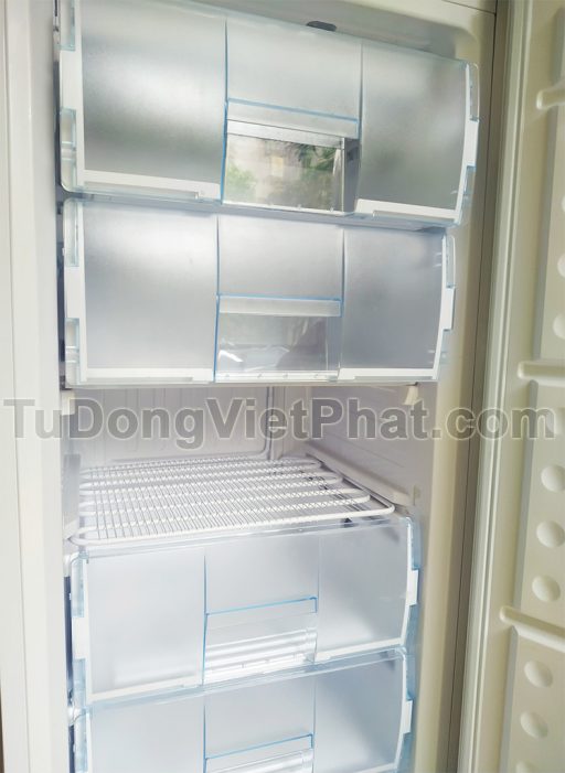 Bên trong tủ đông đứng Hòa Phát Funiki HCF 280S 280 lít 6 ngăn