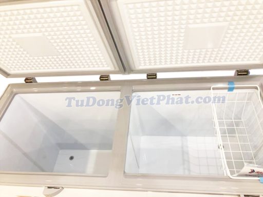 Bên trong tủ đông Sanaky VH-4099W3, 300L INVERTER