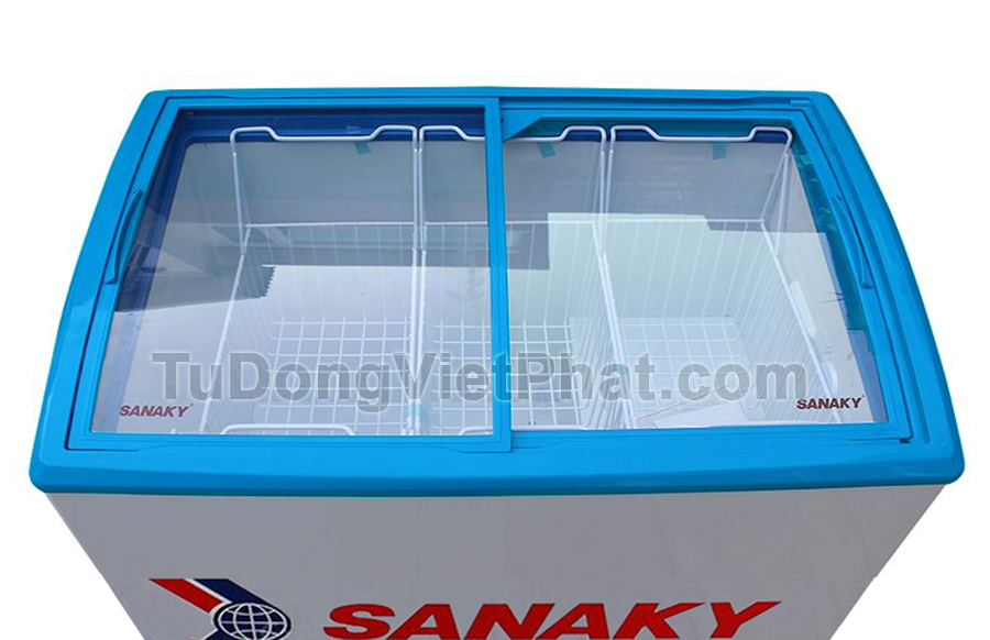 Bên trong tủ đông Sanaky VH-2899K