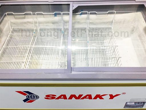 Bên trong tủ đông Sanaky VH-8088K