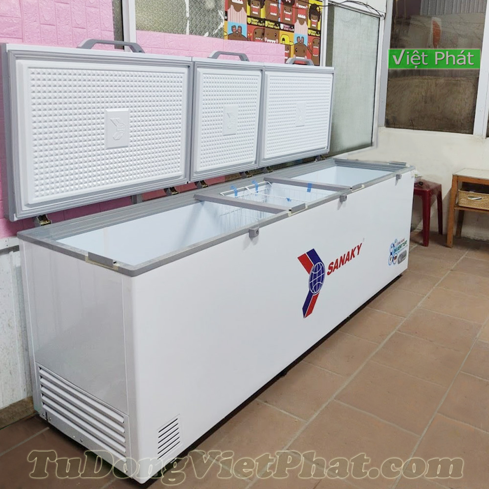 Bên trong tủ đông Sanaky VH-1199HY3 Tủ đông Sanaky Inverter 900 lít VH-1199HY3, 3 cánh