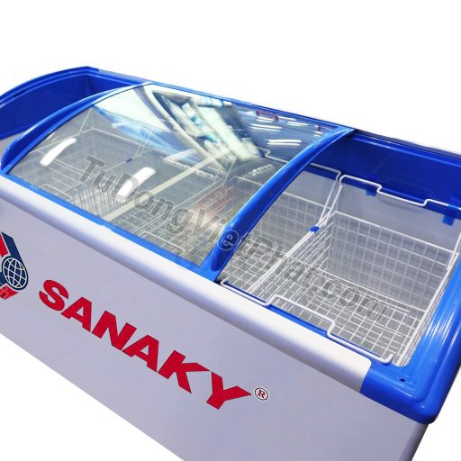 Bên trong tủ đông Sanaky VH-682K,