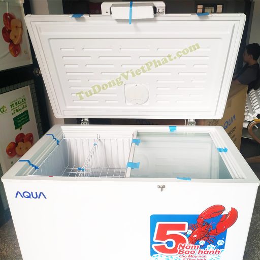 Bên trong tủ đông Aqua AQF-335EGD 300 lít